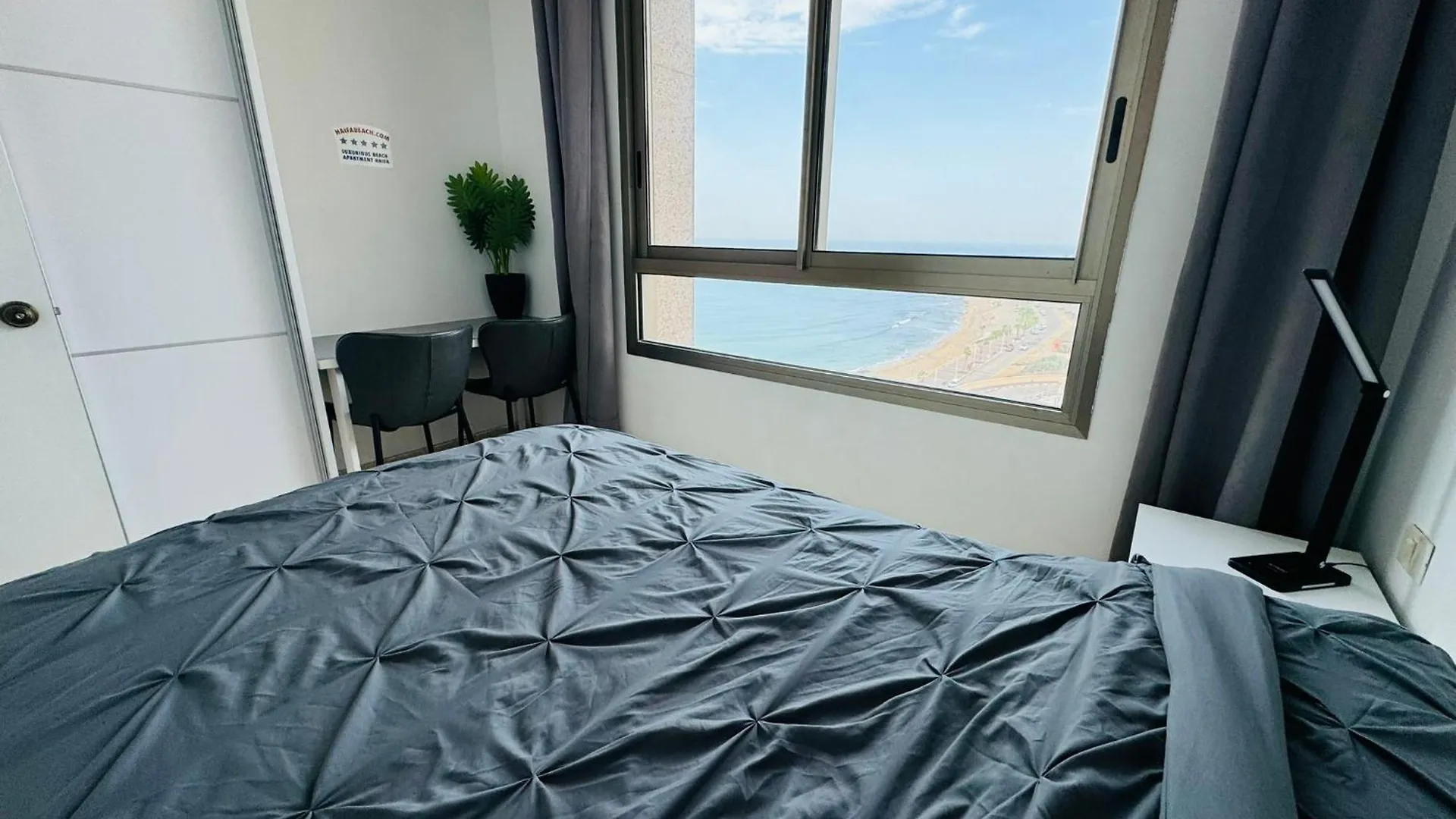 Luxurious Beach Apartment 海法 5*,  以色列